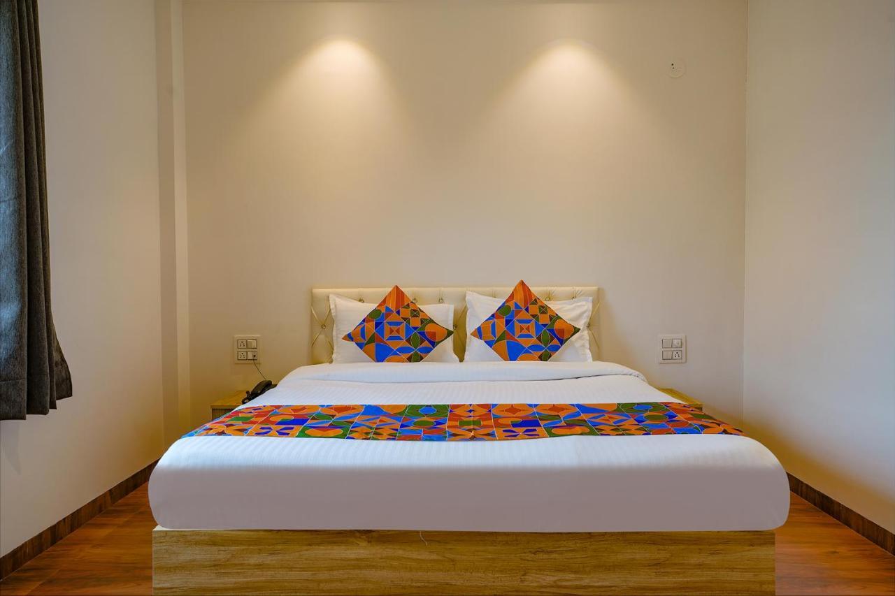 Collection O Hotel Farmaish Garden Chinchvad Экстерьер фото