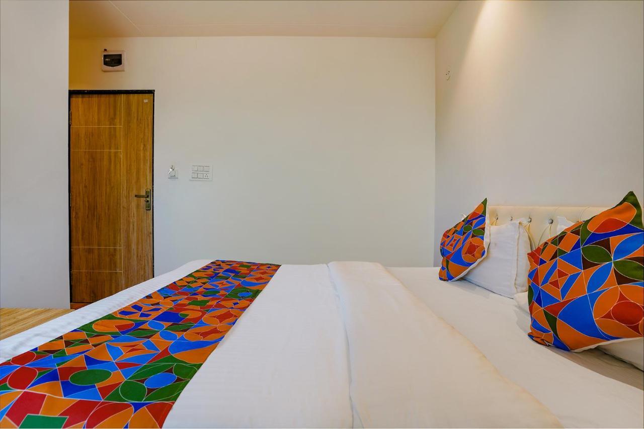 Collection O Hotel Farmaish Garden Chinchvad Экстерьер фото